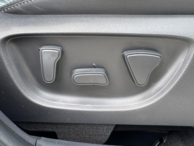 ヤリスクロス 　メーカーＯＰ（特別色）／パノラミックビューＭ／前席シートヒーター／８インチＤオーディオ（フルセグＴＶ・Ａｐｐｌｅ　Ｃａｒｐｌａｙ・ナビ・ＢＴ）／ステアリングヒーター／オートハイビーム／スマートキー（33枚目）