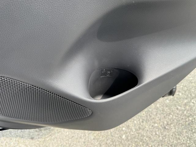 ヤリスクロス 　メーカーＯＰ（特別色）／パノラミックビューＭ／前席シートヒーター／８インチＤオーディオ（フルセグＴＶ・Ａｐｐｌｅ　Ｃａｒｐｌａｙ・ナビ・ＢＴ）／ステアリングヒーター／オートハイビーム／スマートキー（35枚目）