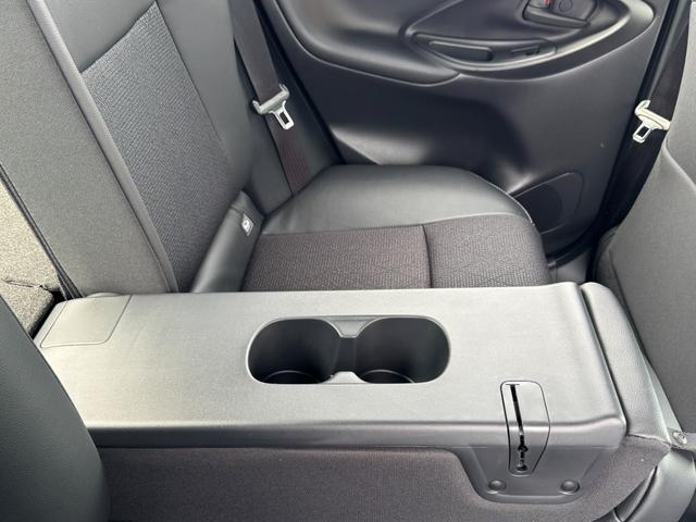 ヤリスクロス 　メーカーＯＰ（特別色）／パノラミックビューＭ／前席シートヒーター／８インチＤオーディオ（フルセグＴＶ・Ａｐｐｌｅ　Ｃａｒｐｌａｙ・ナビ・ＢＴ）／ステアリングヒーター／オートハイビーム／スマートキー（36枚目）