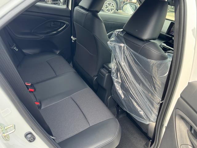 ヤリスクロス 　メーカーＯＰ（特別色）／パノラミックビューＭ／前席シートヒーター／８インチＤオーディオ（フルセグＴＶ・Ａｐｐｌｅ　Ｃａｒｐｌａｙ・ナビ・ＢＴ）／ステアリングヒーター／オートハイビーム／スマートキー（37枚目）