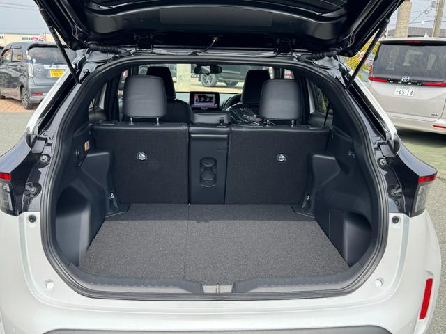 ヤリスクロス 　メーカーＯＰ（特別色）／パノラミックビューＭ／前席シートヒーター／８インチＤオーディオ（フルセグＴＶ・Ａｐｐｌｅ　Ｃａｒｐｌａｙ・ナビ・ＢＴ）／ステアリングヒーター／オートハイビーム／スマートキー（39枚目）