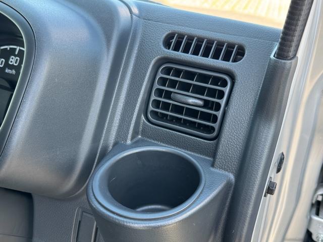 スーパーキャリイ Ｘ　社外ナビ（フルセグＴＶ／ＢＴ／ＣＤ／ＤＶＤ／ラジオ／ＳＤ）／車線逸脱警報／横滑り防止機能／キーレス／オートライト／ＥＴＣ／デュアルカメラブレーキ／荷台ゴムマット／パーキングセンサー／フォグランプ（13枚目）