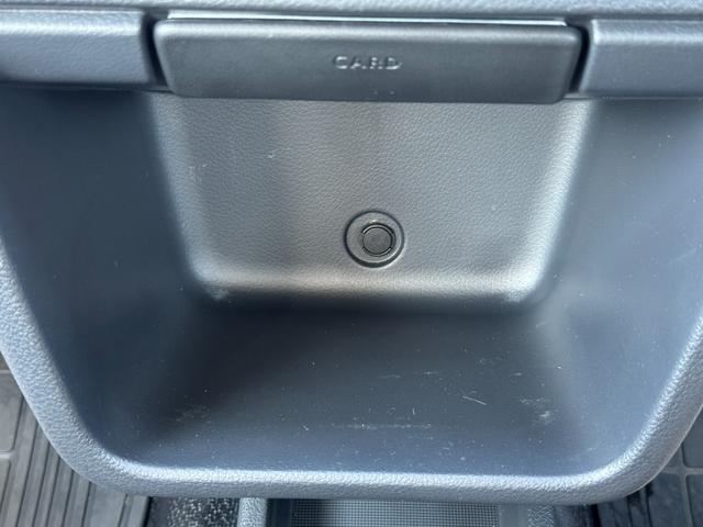 スーパーキャリイ Ｘ　社外ナビ（フルセグＴＶ／ＢＴ／ＣＤ／ＤＶＤ／ラジオ／ＳＤ）／車線逸脱警報／横滑り防止機能／キーレス／オートライト／ＥＴＣ／デュアルカメラブレーキ／荷台ゴムマット／パーキングセンサー／フォグランプ（24枚目）