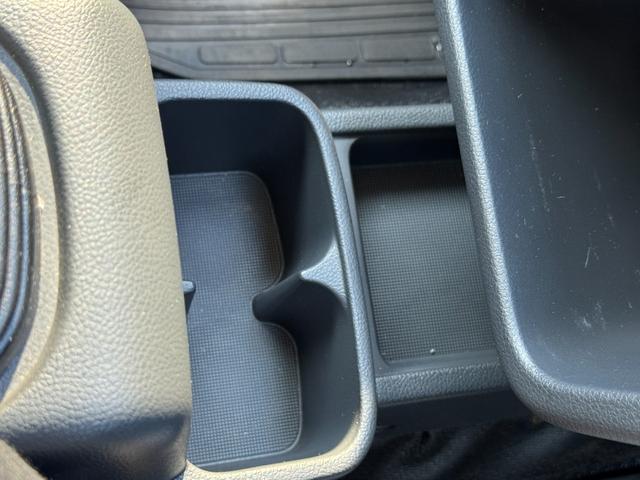 スーパーキャリイ Ｘ　社外ナビ（フルセグＴＶ／ＢＴ／ＣＤ／ＤＶＤ／ラジオ／ＳＤ）／車線逸脱警報／横滑り防止機能／キーレス／オートライト／ＥＴＣ／デュアルカメラブレーキ／荷台ゴムマット／パーキングセンサー／フォグランプ（25枚目）