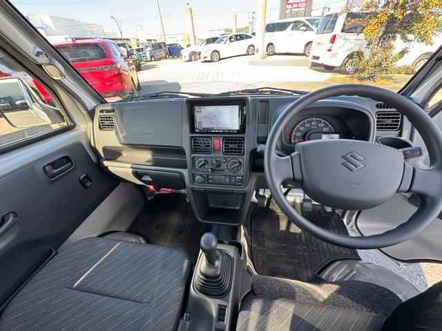 スーパーキャリイ Ｘ　社外ナビ（フルセグＴＶ／ＢＴ／ＣＤ／ＤＶＤ／ラジオ／ＳＤ）／車線逸脱警報／横滑り防止機能／キーレス／オートライト／ＥＴＣ／デュアルカメラブレーキ／荷台ゴムマット／パーキングセンサー／フォグランプ（29枚目）