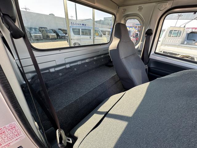 スーパーキャリイ Ｘ　社外ナビ（フルセグＴＶ／ＢＴ／ＣＤ／ＤＶＤ／ラジオ／ＳＤ）／車線逸脱警報／横滑り防止機能／キーレス／オートライト／ＥＴＣ／デュアルカメラブレーキ／荷台ゴムマット／パーキングセンサー／フォグランプ（30枚目）