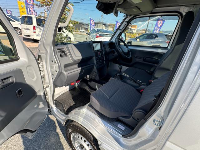 スーパーキャリイ Ｘ　社外ナビ（フルセグＴＶ／ＢＴ／ＣＤ／ＤＶＤ／ラジオ／ＳＤ）／車線逸脱警報／横滑り防止機能／キーレス／オートライト／ＥＴＣ／デュアルカメラブレーキ／荷台ゴムマット／パーキングセンサー／フォグランプ（31枚目）