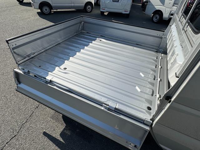 スーパーキャリイ Ｘ　社外ナビ（フルセグＴＶ／ＢＴ／ＣＤ／ＤＶＤ／ラジオ／ＳＤ）／車線逸脱警報／横滑り防止機能／キーレス／オートライト／ＥＴＣ／デュアルカメラブレーキ／荷台ゴムマット／パーキングセンサー／フォグランプ（37枚目）