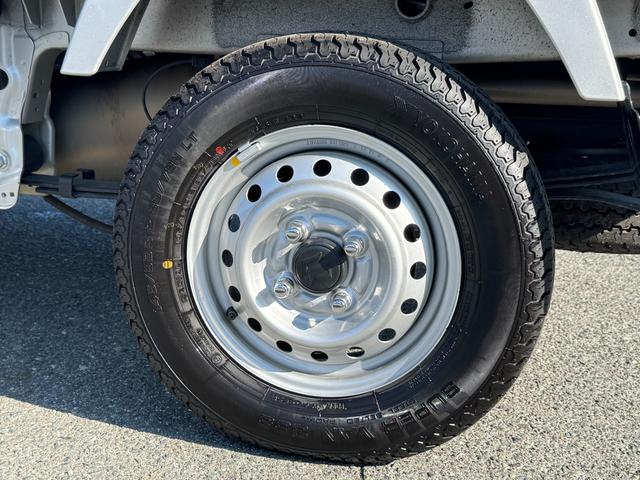 スーパーキャリイ Ｘ　社外ナビ（フルセグＴＶ／ＢＴ／ＣＤ／ＤＶＤ／ラジオ／ＳＤ）／車線逸脱警報／横滑り防止機能／キーレス／オートライト／ＥＴＣ／デュアルカメラブレーキ／荷台ゴムマット／パーキングセンサー／フォグランプ（48枚目）