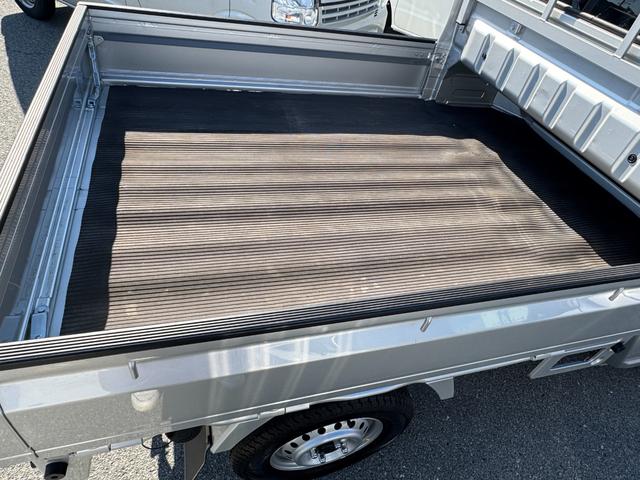 スーパーキャリイ Ｘ　社外ナビ（フルセグＴＶ／ＢＴ／ＣＤ／ＤＶＤ／ラジオ／ＳＤ）／車線逸脱警報／横滑り防止機能／キーレス／オートライト／ＥＴＣ／デュアルカメラブレーキ／荷台ゴムマット／パーキングセンサー／フォグランプ（52枚目）