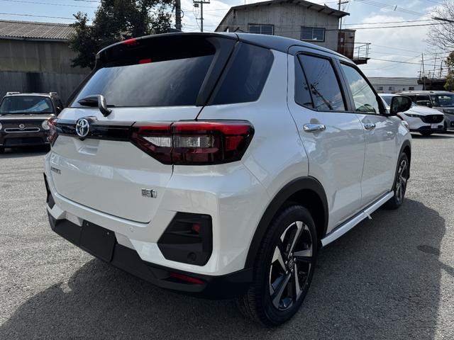 ライズ Ｚ　メーカーＯＰ（特別色・ＢＳＭ＋ＲＣＴＡ・ディスプレイオーディオＰＫＧ・パノラミックビューＰＫＧ）前席シートヒート／電動パーキング／オートホールド／オートエアコン／フルＬＥＤヘッドライト／Ｓ－ＰＯＬ（5枚目）