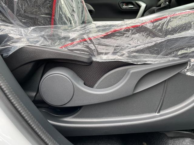 ライズ Ｚ　メーカーＯＰ（特別色・ＢＳＭ＋ＲＣＴＡ・ディスプレイオーディオＰＫＧ・パノラミックビューＰＫＧ）前席シートヒーター／電動パーキング／オートホールド／オートエアコン／フルＬＥＤヘッドライト／Ｓ－ＰＯＬ（27枚目）