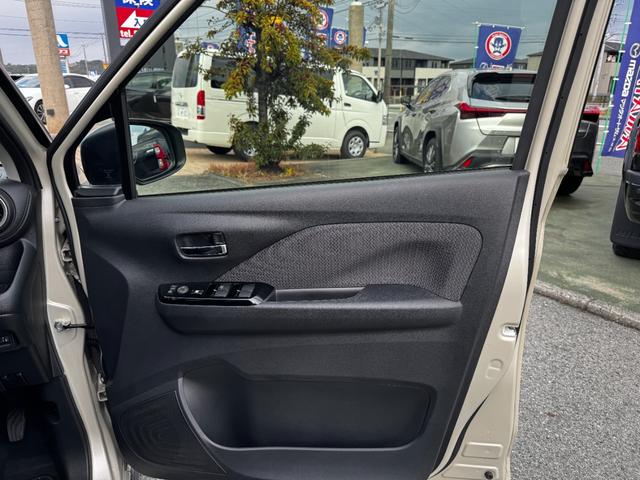 ｅＫクロス Ｇ　プレミアム　デジタルインナーミラー／全方位カメラ／クルーズコントロール／シートヒーター／タッチパネルオートエアコン／ＬＥＤヘッドライト／フォグランプ／電動パーキング／オートホールド／純正アルミホイール（9枚目）