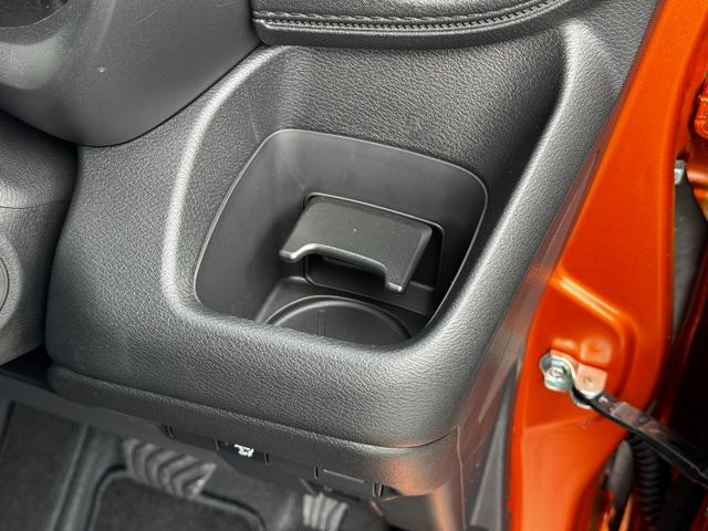 デイズ ハイウェイスター　Ｘ　純正９インチメモリーナビ（フルセグ・ＢＴ・ラジオ・ＨＤＭＩ）アラウンドビューモニター／オートエアコン／ステアリングスイッチ／オートライト／ＬＥＤヘッドライト／フォグランプ／電格ミラー／シートリフター（19枚目）