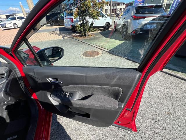 オーラ G レザーエディション 9インチ純正ナビ(フルセグ・BTオーディオ・HDMI・AM・FM)アラウンドビューモニター/インテリジェントルームミラー/LEDヘッドライト/オートエアコン/オートライト/ステアリングスイッチ(12枚目)