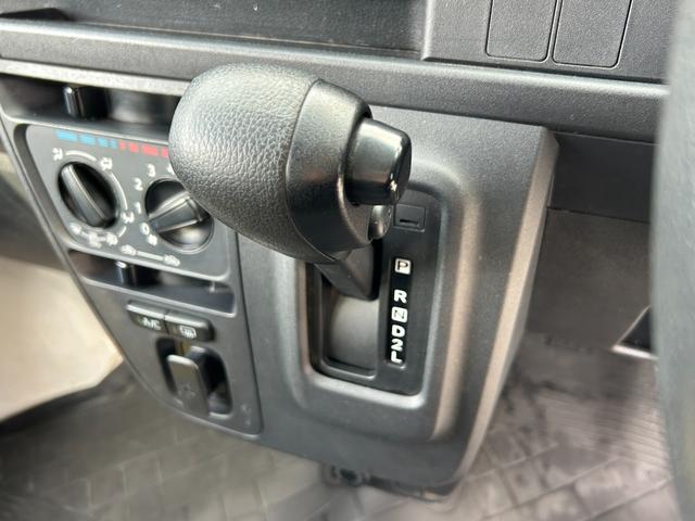 ハイゼットカーゴ ＤＸ　ＳＡＩＩＩ　ラジオ／キーフリー／衝突被害軽減ブレーキ／オートライト／横滑り防止装置／アイドリングストップ／スマートアシストＩＩＩ／ＬＥＤヘッドライト／リアパーキングセンサー／ライトレベライザー（15枚目）