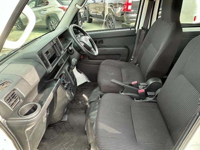 ハイゼットカーゴ ＤＸ　ＳＡＩＩＩ　ラジオ／キーフリー／衝突被害軽減ブレーキ／オートライト／横滑り防止装置／アイドリングストップ／スマートアシストＩＩＩ／ＬＥＤヘッドライト／リアパーキングセンサー／ライトレベライザー（32枚目）