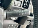 ＺＳ　革巻きハンドル／シートヒーター／オートエアコン／クルーズコントロール／ステアリングスイッチ／パーキングセンサー／全周囲カメラ／ＬＥＤヘッドライト／フォグランプ／運転席アームレスト／純正アルミホイール（12枚目）