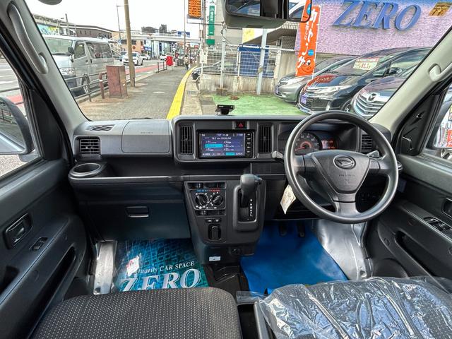 ハイゼットカーゴ ＤＸ　ＳＡＩＩＩ　スマートアシストＩＩＩ／ナビ／Ｂｌｕｅｔｏｏｔｈ／フロントＰ／Ｗ／ＥＴＣ（3枚目）