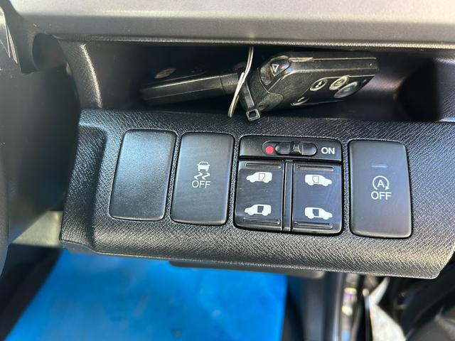 ステップワゴンスパーダ Ｚ　クールスピリット　９型ＳＤナビ　ＴＶ　Ｂカメラ　Ｂｌｕｅｔｏｏｔｈオーディオ　８人乗り　スマートキー　ＨＩＤライト　ＥＴＣ　１７ＡＷ　両側自動ドア　全国対応２年保証（13枚目）