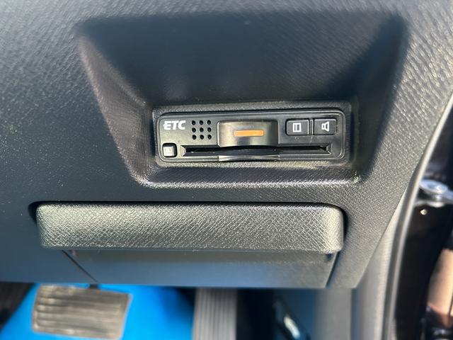 ステップワゴンスパーダ Ｚ　クールスピリット　９型ＳＤナビ　ＴＶ　Ｂカメラ　Ｂｌｕｅｔｏｏｔｈオーディオ　８人乗り　スマートキー　ＨＩＤライト　ＥＴＣ　１７ＡＷ　両側自動ドア　全国対応２年保証（16枚目）