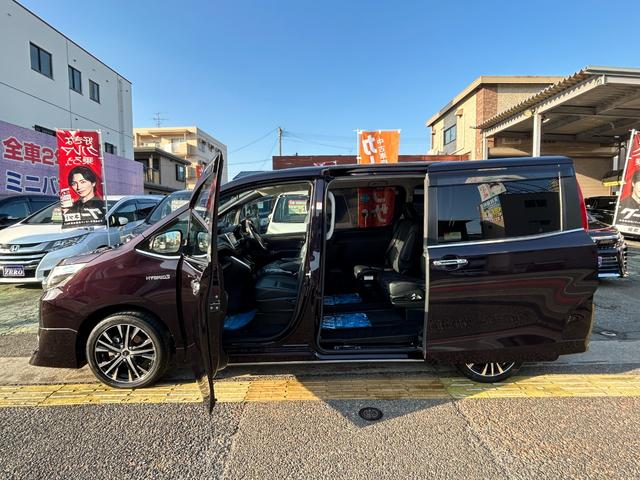 エスクァイア ハイブリッドGi エアロ/9型SDナビ/TV/Bカメラ/Bluetoothオーディオ/後席モニター/クルーズコントロール/革シートヒーター/7人乗/LEDライト/17AW/両側自動ドア/2年保証(2枚目)