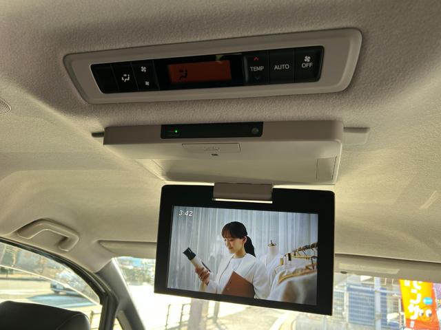 エスクァイア ハイブリッドGi エアロ/9型SDナビ/TV/Bカメラ/Bluetoothオーディオ/後席モニター/クルーズコントロール/革シートヒーター/7人乗/LEDライト/17AW/両側自動ドア/2年保証(13枚目)