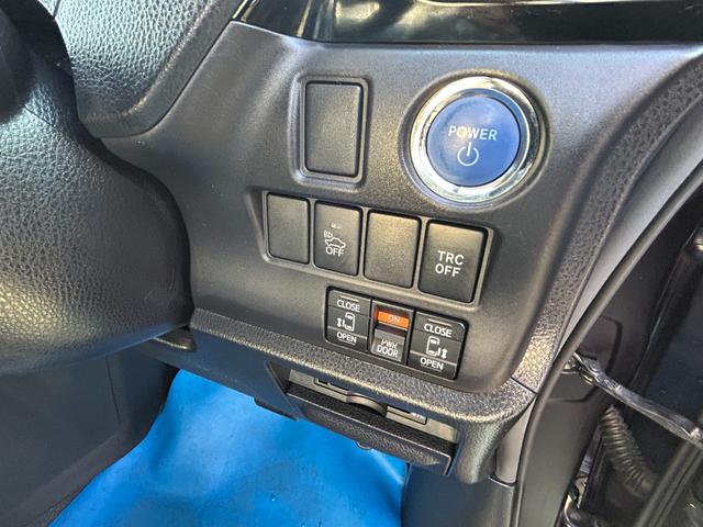 エスクァイア ハイブリッドGi エアロ/9型SDナビ/TV/Bカメラ/Bluetoothオーディオ/後席モニター/クルーズコントロール/革シートヒーター/7人乗/LEDライト/17AW/両側自動ドア/2年保証(14枚目)