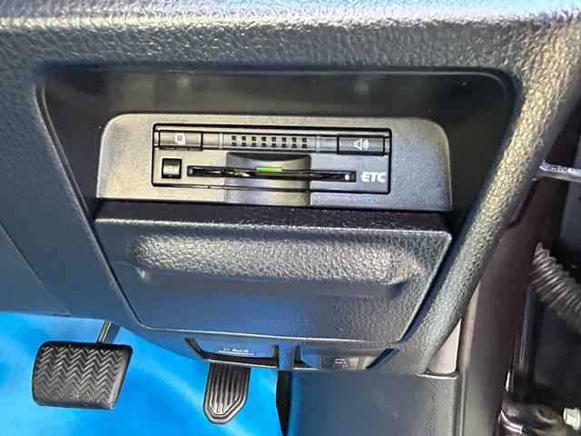 エスクァイア ハイブリッドGi エアロ/9型SDナビ/TV/Bカメラ/Bluetoothオーディオ/後席モニター/クルーズコントロール/革シートヒーター/7人乗/LEDライト/17AW/両側自動ドア/2年保証(20枚目)