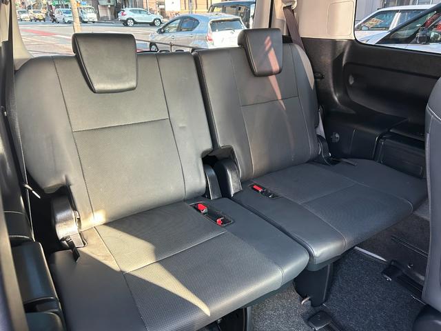 エスクァイア ハイブリッドGi エアロ/9型SDナビ/TV/Bカメラ/Bluetoothオーディオ/後席モニター/クルーズコントロール/革シートヒーター/7人乗/LEDライト/17AW/両側自動ドア/2年保証(30枚目)