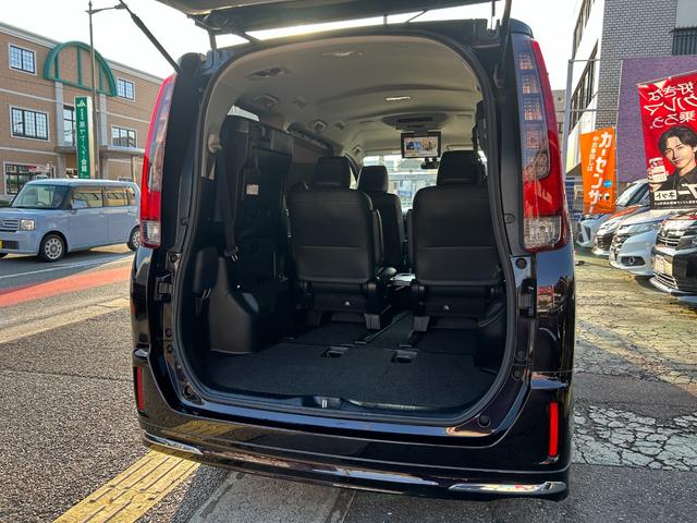 エスクァイア ハイブリッドGi エアロ/9型SDナビ/TV/Bカメラ/Bluetoothオーディオ/後席モニター/クルーズコントロール/革シートヒーター/7人乗/LEDライト/17AW/両側自動ドア/2年保証(32枚目)