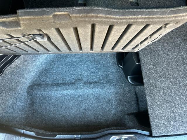 エスクァイア ハイブリッドGi エアロ/9型SDナビ/TV/Bカメラ/Bluetoothオーディオ/後席モニター/クルーズコントロール/革シートヒーター/7人乗/LEDライト/17AW/両側自動ドア/2年保証(33枚目)