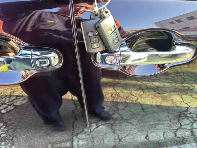 エスクァイア ハイブリッドGi エアロ/9型SDナビ/TV/Bカメラ/Bluetoothオーディオ/後席モニター/クルーズコントロール/革シートヒーター/7人乗/LEDライト/17AW/両側自動ドア/2年保証(43枚目)