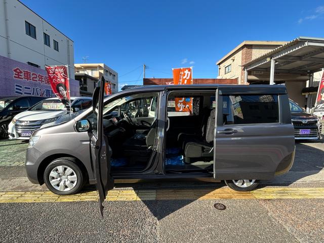 品薄な走行も少なめで見逃せない装備が満載な人気のステップワゴン　Ｇコンフォートがお値打ち価格で登場です！お支払総額にて車検整備２年付きに２年又は３万キロの無料保証付きで安心でお得です