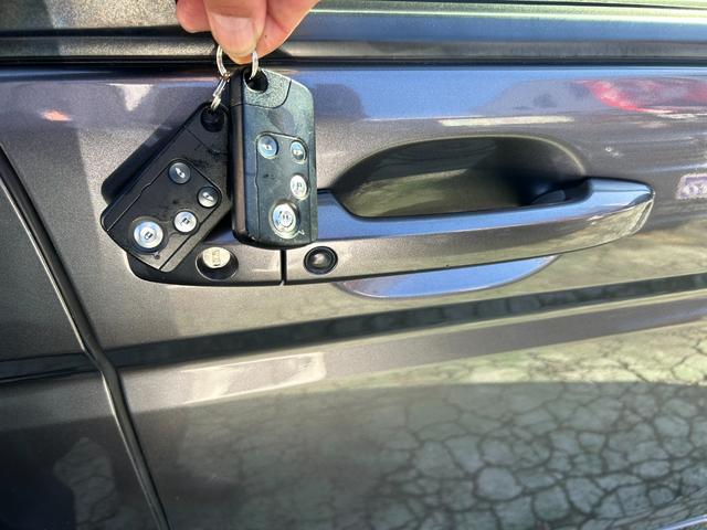 スマートキーとスペアキーも有ります