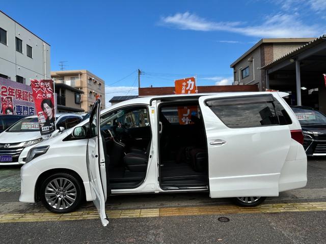 アルファード ２４０Ｓ　タイプゴールドＩＩ　８型ＳＤナビ／ＴＶ／Ｂカメラ／ＢＴ／クルーズコントロール／ハーフレザーシート／ドラレコ／７人乗りオットマン／スマートキー／１８ＡＷ／パワーバックドア／両側自動ドア／２年保証（2枚目）