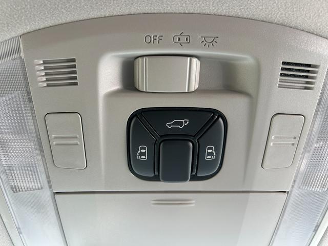 アルファード ２４０Ｓ　タイプゴールドＩＩ　８型ＳＤナビ／ＴＶ／Ｂカメラ／ＢＴ／クルーズコントロール／ハーフレザーシート／ドラレコ／７人乗りオットマン／スマートキー／１８ＡＷ／パワーバックドア／両側自動ドア／２年保証（17枚目）