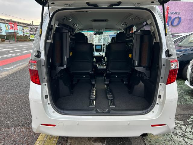 アルファード ２４０Ｓ　タイプゴールドＩＩ　８型ＳＤナビ／ＴＶ／Ｂカメラ／ＢＴ／クルーズコントロール／ハーフレザーシート／ドラレコ／７人乗りオットマン／スマートキー／１８ＡＷ／パワーバックドア／両側自動ドア／２年保証（32枚目）