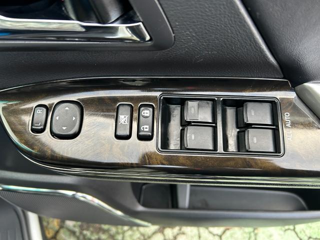 アルファード ２４０Ｓ　タイプゴールドＩＩ　８型ＳＤナビ／ＴＶ／Ｂカメラ／ＢＴ／クルーズコントロール／ハーフレザーシート／ドラレコ／７人乗りオットマン／スマートキー／１８ＡＷ／パワーバックドア／両側自動ドア／２年保証（40枚目）