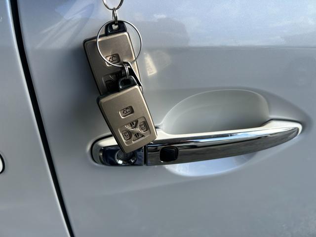 アルファード ２４０Ｓ　タイプゴールドＩＩ　８型ＳＤナビ／ＴＶ／Ｂカメラ／ＢＴ／クルーズコントロール／ハーフレザーシート／ドラレコ／７人乗りオットマン／スマートキー／１８ＡＷ／パワーバックドア／両側自動ドア／２年保証（41枚目）