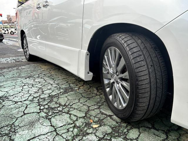 アルファード ２４０Ｓ　タイプゴールドＩＩ　８型ＳＤナビ／ＴＶ／Ｂカメラ／ＢＴ／クルーズコントロール／ハーフレザーシート／ドラレコ／７人乗りオットマン／スマートキー／１８ＡＷ／パワーバックドア／両側自動ドア／２年保証（43枚目）