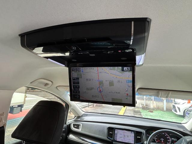 後席モニター付いています