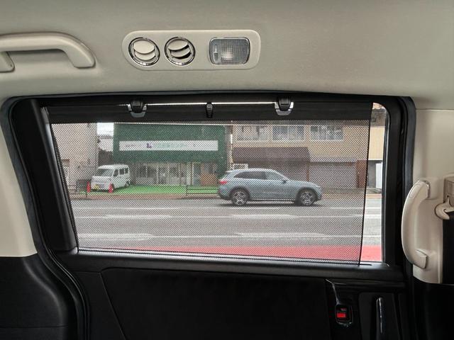 純正ロールサンシェード付きで紫外線から守ります！！