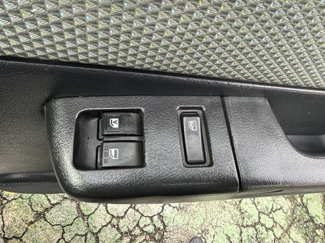 タウンエースバン ＧＬ　後期型／プリクラッシュ／ルーフラック／リアラダー／ＬＥＤランプ／助手席エアバック／パワーウィンド／リモコンキー／アイストップ／ナビ／ＢＴ／ＴＶ／Ｂカメラ／ドラレコ／ＥＴＣ（15枚目）