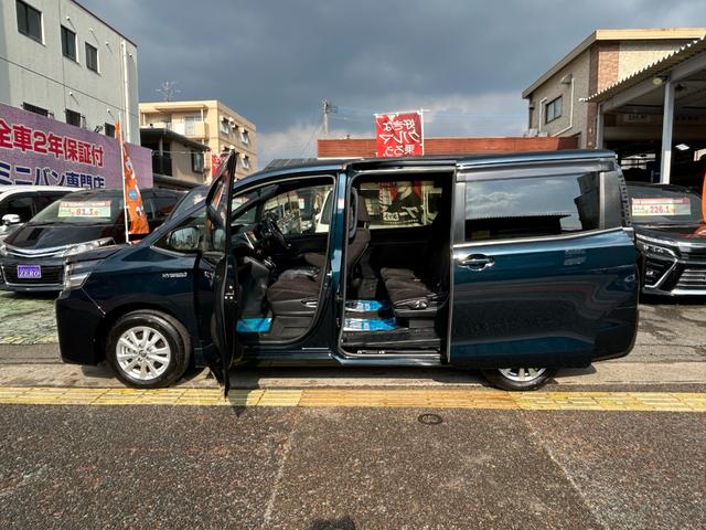 ヴォクシー ハイブリッドV セフティセンス/後期型/衝突被害軽減/車線逸脱防止/9型ナビ/TV/Bカメラ/後席モニター/Bluetooth/シートヒーター/LEDライト/両側自動ドア/2年保証(2枚目)