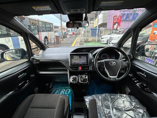 ヴォクシー ハイブリッドV セフティセンス/後期型/衝突被害軽減/車線逸脱防止/9型ナビ/TV/Bカメラ/後席モニター/Bluetooth/シートヒーター/LEDライト/両側自動ドア/2年保証(3枚目)