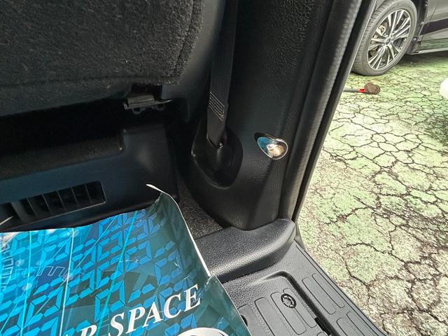 ヴォクシー ハイブリッドV セフティセンス/後期型/衝突被害軽減/車線逸脱防止/9型ナビ/TV/Bカメラ/後席モニター/Bluetooth/シートヒーター/LEDライト/両側自動ドア/2年保証(24枚目)