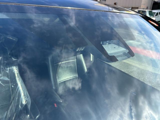 ヴォクシー ハイブリッドＶ　セフティセンス／衝突被害軽減／車線逸脱防止／１０型ナビ／ＴＶ／Ｂカメラ／後席モニター／Ｂｌｕｅｔｏｏｔｈ／シートヒーター／ＬＥＤライト／両側自動ドア／リアスポ／２年保証（9枚目）