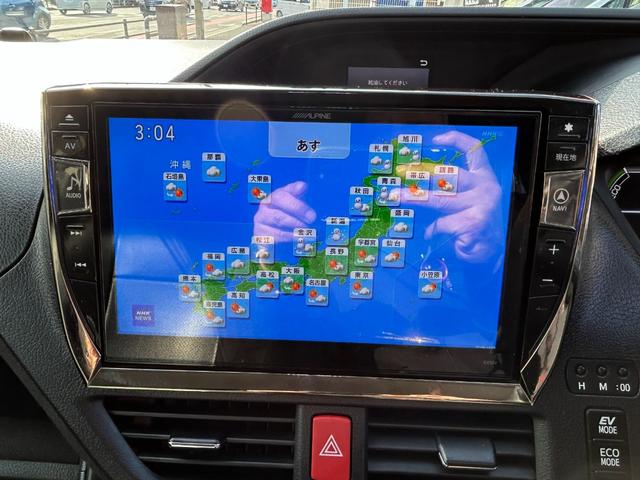 ヴォクシー ハイブリッドＶ　セフティセンス／衝突被害軽減／車線逸脱防止／１０型ナビ／ＴＶ／Ｂカメラ／後席モニター／Ｂｌｕｅｔｏｏｔｈ／シートヒーター／ＬＥＤライト／両側自動ドア／リアスポ／２年保証（13枚目）