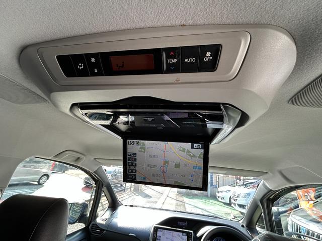 ヴォクシー ハイブリッドＶ　セフティセンス／衝突被害軽減／車線逸脱防止／１０型ナビ／ＴＶ／Ｂカメラ／後席モニター／Ｂｌｕｅｔｏｏｔｈ／シートヒーター／ＬＥＤライト／両側自動ドア／リアスポ／２年保証（15枚目）